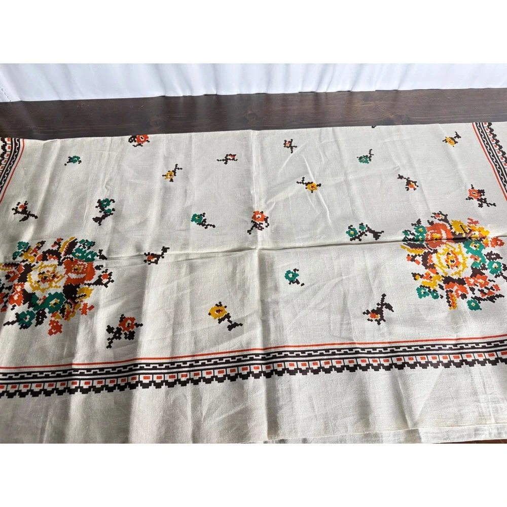 VTG Floral Cross Stitch Print Linen Tablecloth Cream Orange 51x26 Mid Century‎